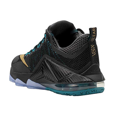 Lebron XII Low "SVSM" (070/negro/metalic gold/ radiant esmeralda)